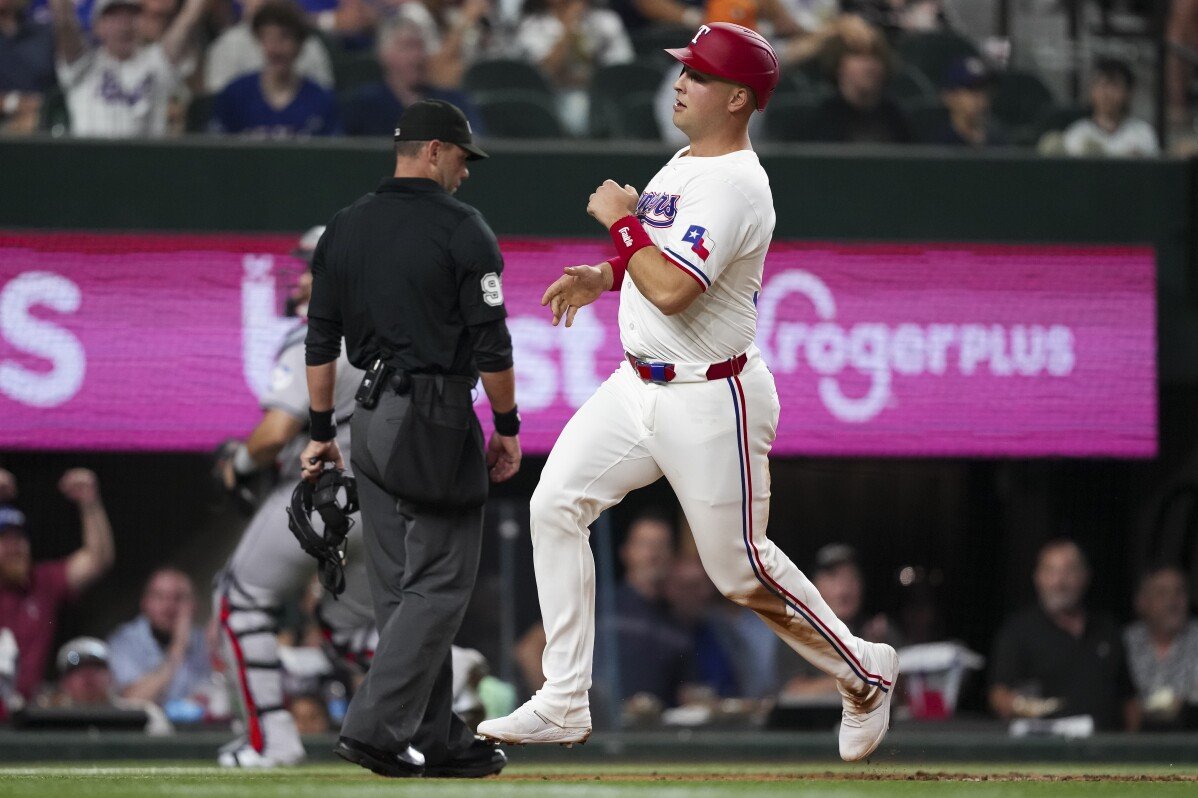 Josh Smith mencetak HR penentu kemenangan untuk Rangers dengan skor 4-3 setelah Astros unggul beruntun dengan pemukul yang terkena