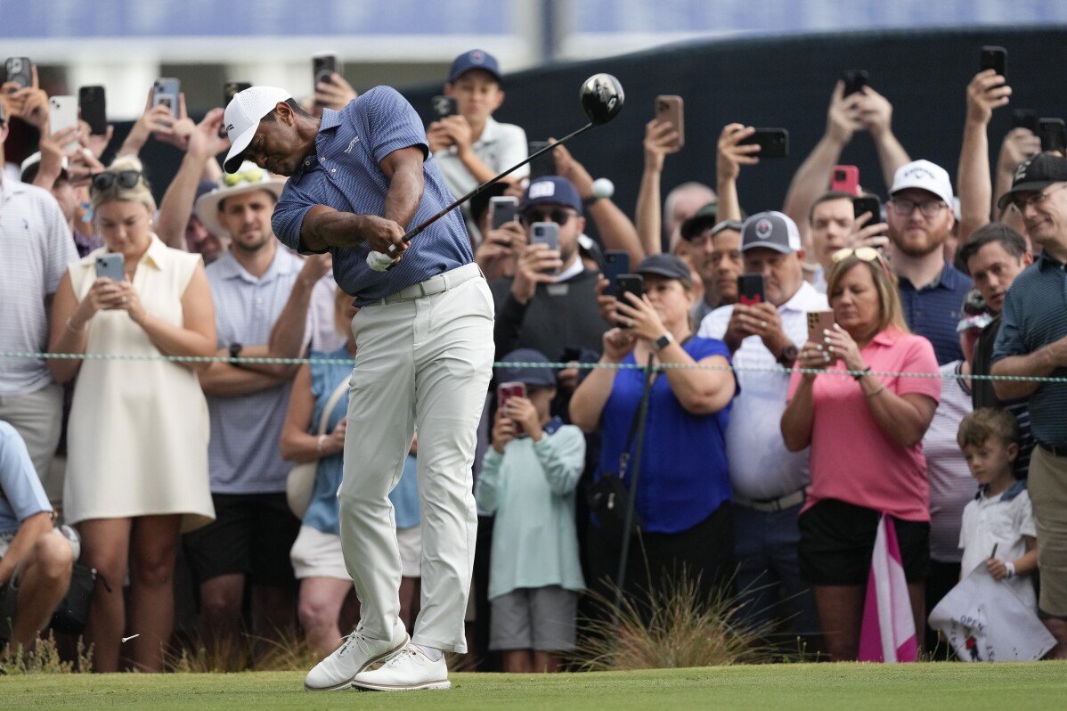 Tiger Woods berangkat lebih awal untuk latihan US Open yang melibatkan Adam Scott dan catatan major-nya